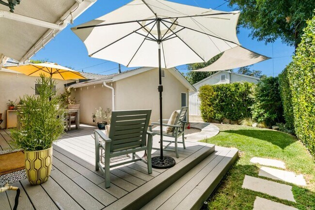 Building Photo - A charming 3-bedroom, 2.5 bath home in Don...