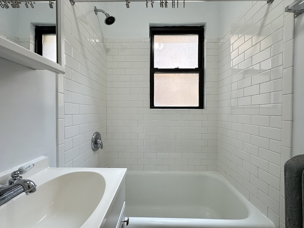 Building Photo - 2651 N Spaulding Ave