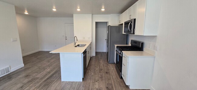 Building Photo - 1208 Summit Ridge Pkwy