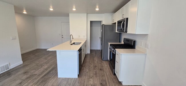 Building Photo - 3 Bed 2 Bath in Santaquin!!