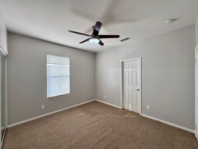 Building Photo - Discover this beautifully upgraded 5 bedro...