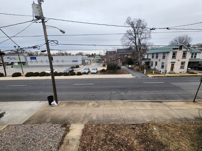 Building Photo - 440 E Queen St