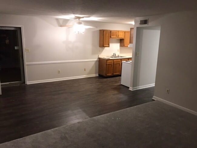 Building Photo - Beautiful First Floor Condo