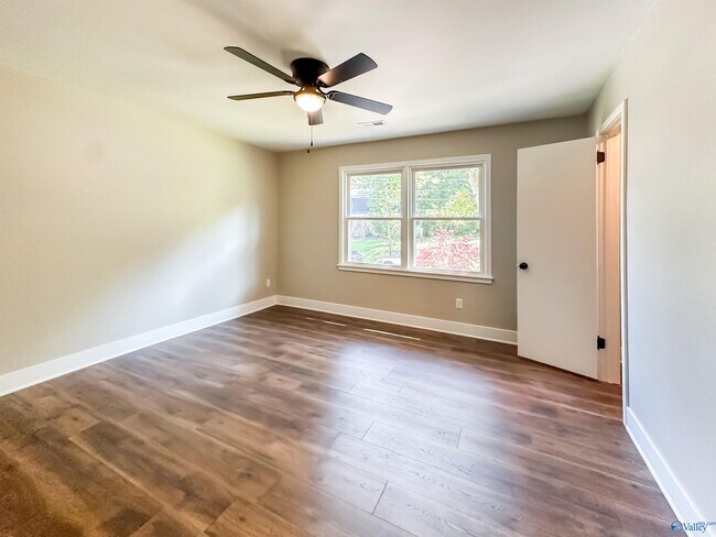 Building Photo - 11210 Mountain Crest Dr SE