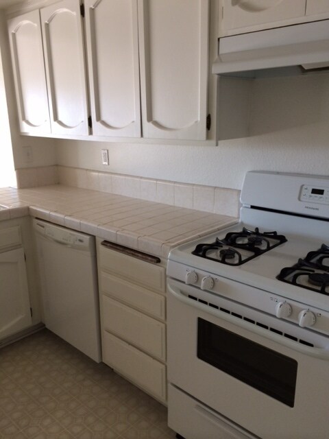 Building Photo - Tri-Level Seaview Condo with Amazing Ocean Views!