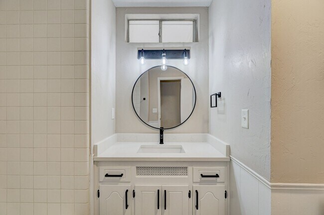 Building Photo - 206 Del Mar Dr