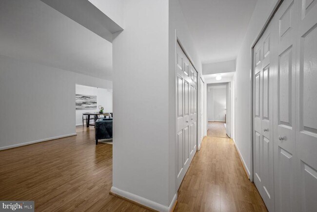 Building Photo - 4201 Cathedral Ave NW