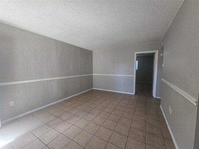 Building Photo - 911 Avenue K