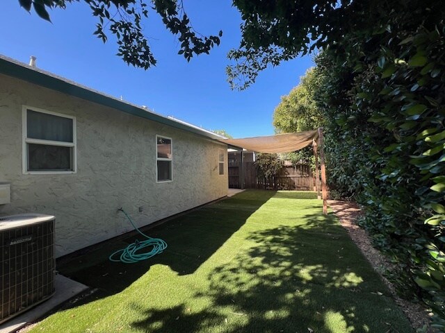 Building Photo - 1057 Windsor Way
