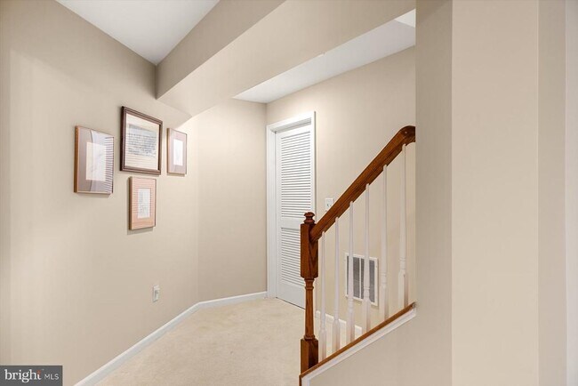 Building Photo - 301 Adelaide Dr