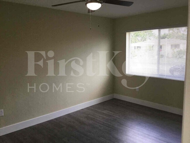 Building Photo - 18000 NW 6th Ct