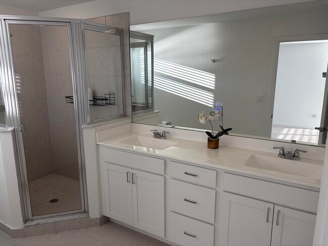 Building Photo - 4181 Lagoon Shore Dr