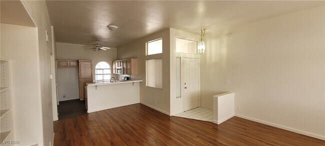 Building Photo - 3125 N Buffalo Dr