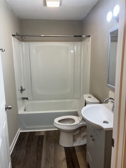 Building Photo - 519 W Orchid Ave