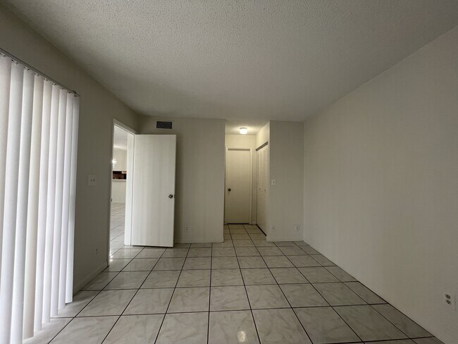 Building Photo - 3399 Foxcroft Rd