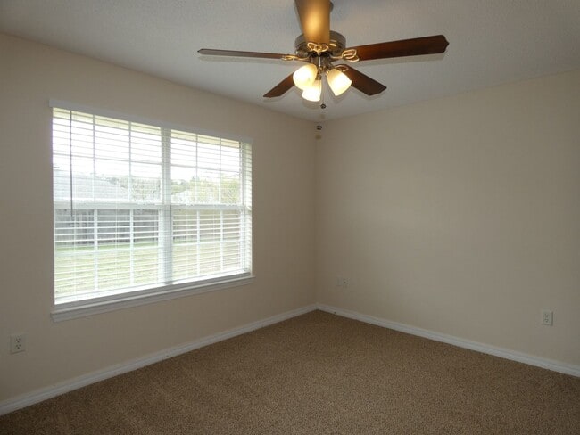Building Photo - 4 Bedroom in Spencer Oaks Subdivision