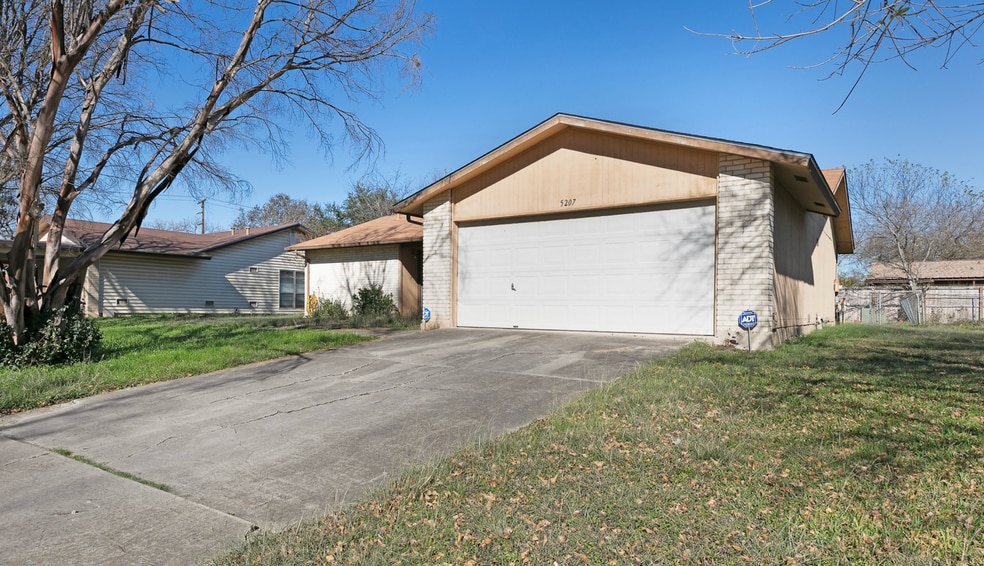 Building Photo - 5207 Tom Stafford Dr