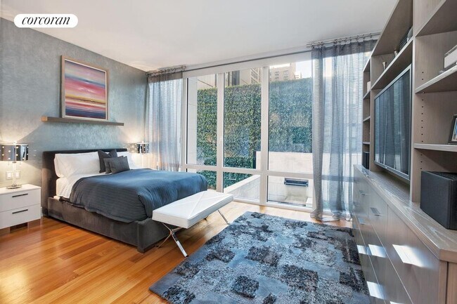 Building Photo - 33 W 56th St