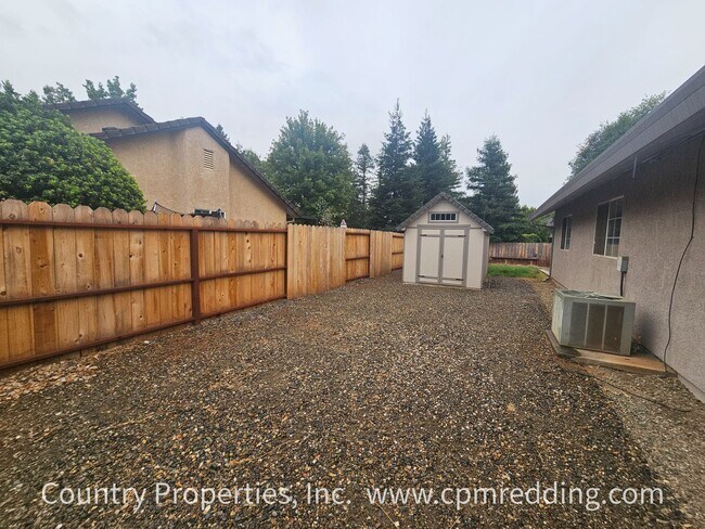 Building Photo - Spacious Home in Saratoga Estates with Lan...