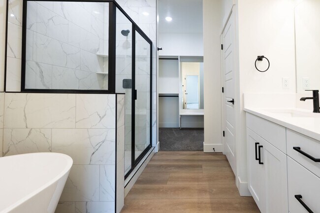 Building Photo - TWIN HOME FOR RENT IN SUGAR CITY - 3 BEDROOMS 2 FULL BATHROOMS