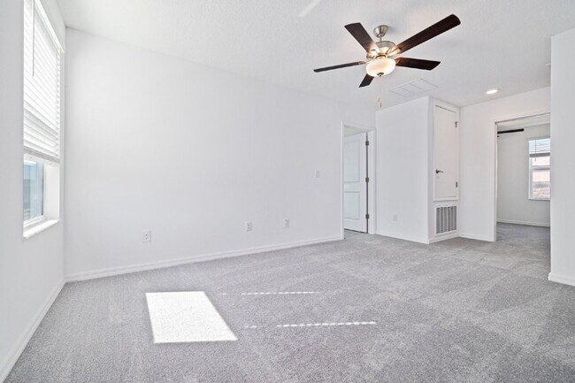 Building Photo - "Spacious 5-Bed Gem in Epperson community ...