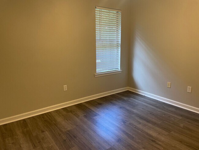 Building Photo - 1425 Joyner Dr