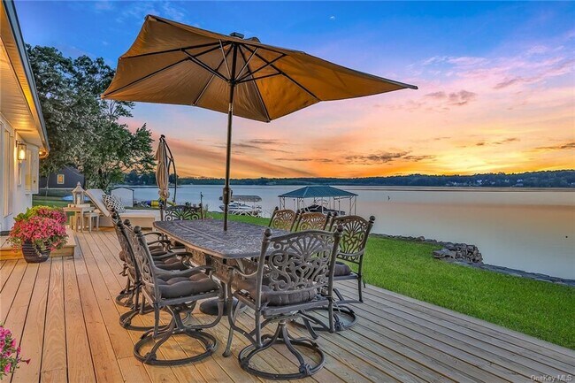 Building Photo - 381 Lakeside Rd