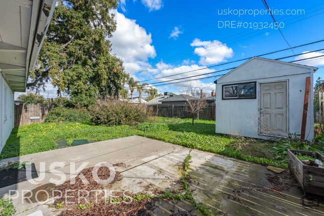 Building Photo - "Charming 3-Bed with Full Bath in Sacramento – Cozy 1093 Sq Ft Home Awaits!"