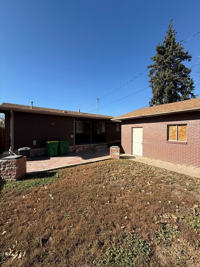 Building Photo - 3 Bedroom 1 Bathroom Available in Anshutz Medical Center Area