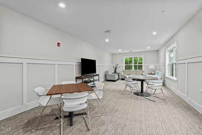 Building Photo - 1001 Mulford Ct