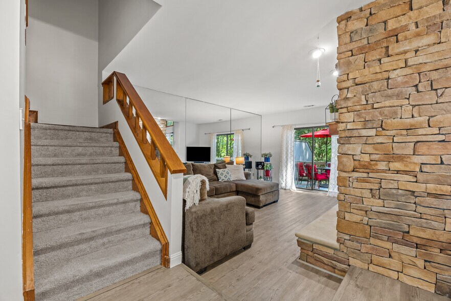 Building Photo - 4321 Sunscape Ln