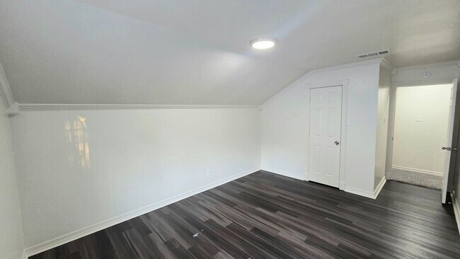 Building Photo - 215 Johnson Dr