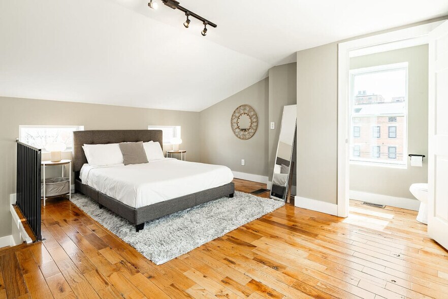 Building Photo - 1304 Broadway-SI ID1056129P