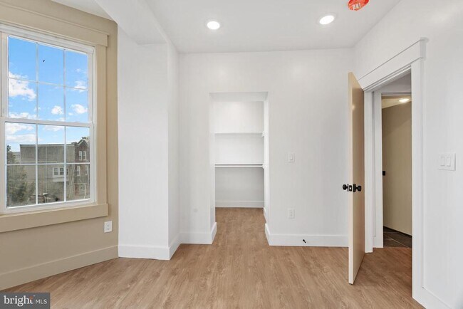 Building Photo - 900 N 41st St