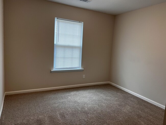 Building Photo - 283 Summerhill Dr