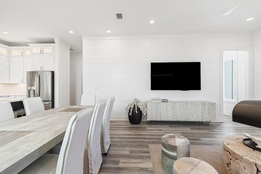 Building Photo - 24 Annabella St