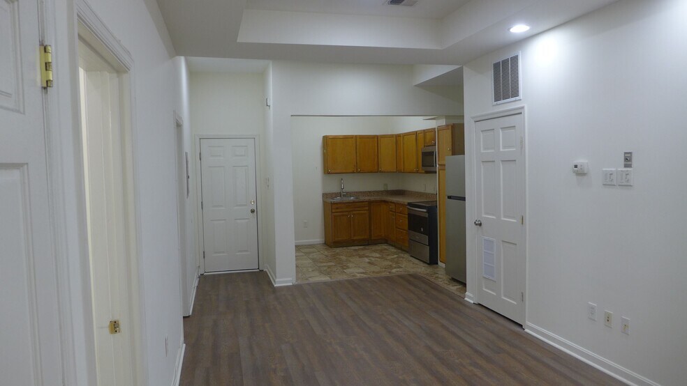 Building Photo - 326 Park Ave