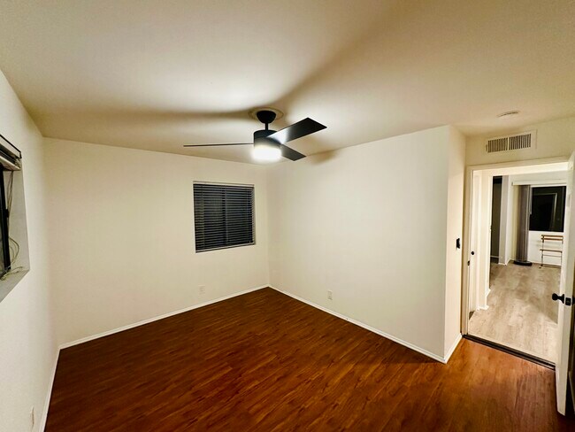 First bedroom - 5303 Alhama Dr