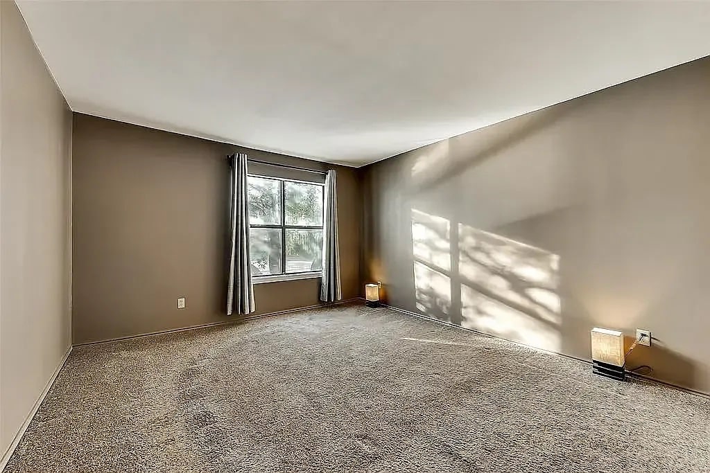 Building Photo - Room in Condo on Skillman St