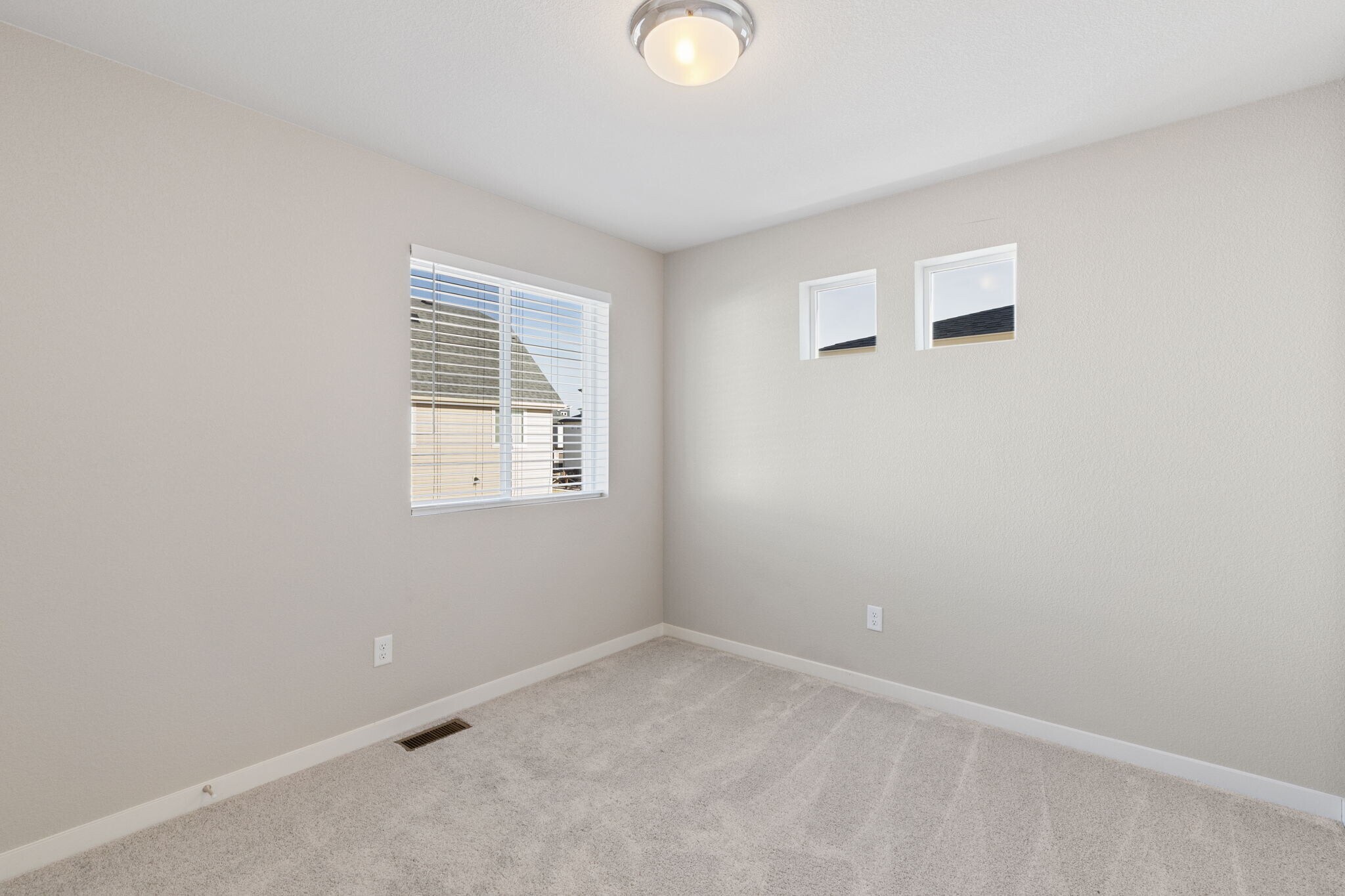 Building Photo - 5748 Thurless Ln