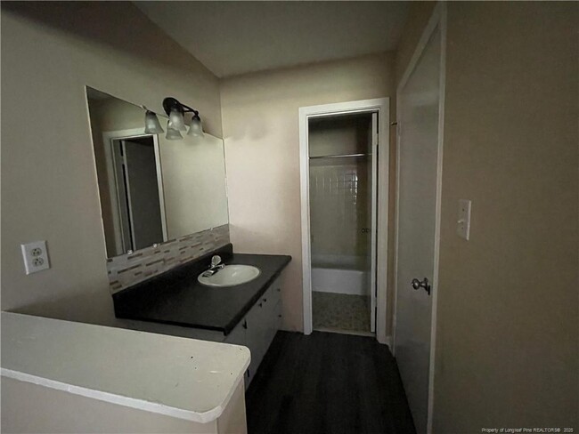 Building Photo - 4956 Fieldcrest Dr