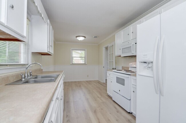 Building Photo - 3 Bedroom Ranch