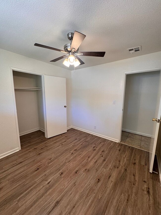Building Photo - 913 Banyan Dr
