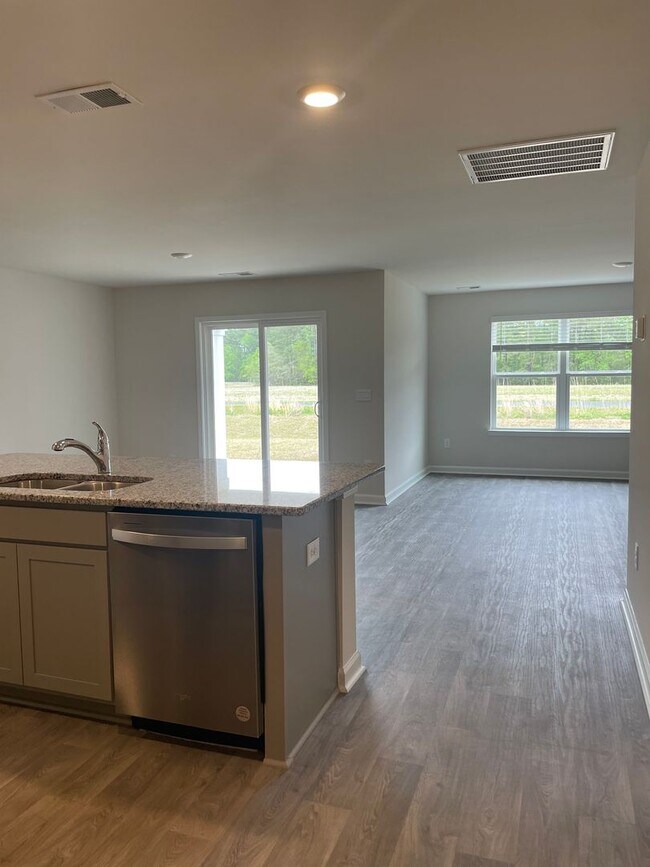 Building Photo - **COMING SOON ** Conway - 4 Bedroom / 2 Bathroom House