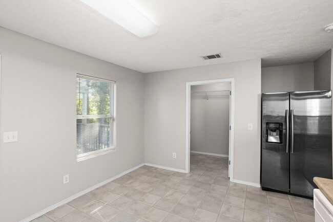 Building Photo - 5248 Sunsail Dr