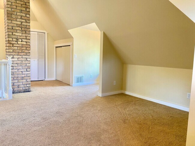 Building Photo - 3040 Colfax Ave South