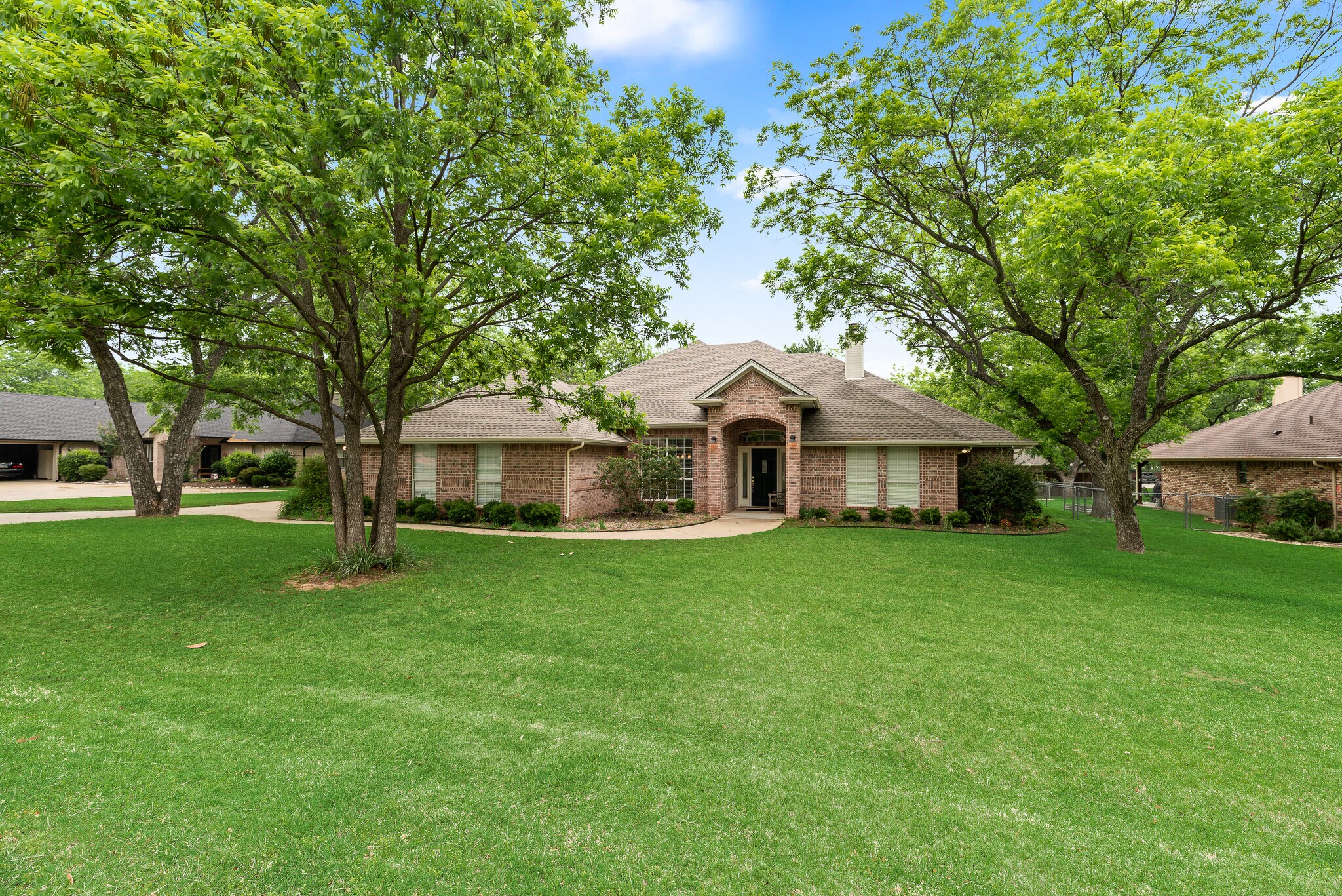 Building Photo - 8911 Hickory Hill Dr