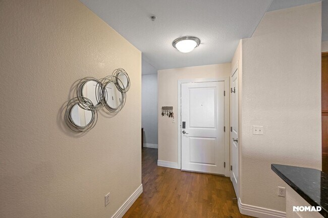Building Photo - Charming 1.5BR Condo in Englewood