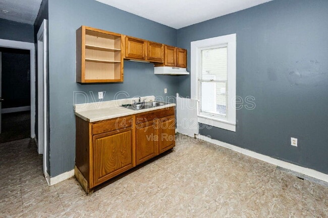 Building Photo - 2142 W 105th St