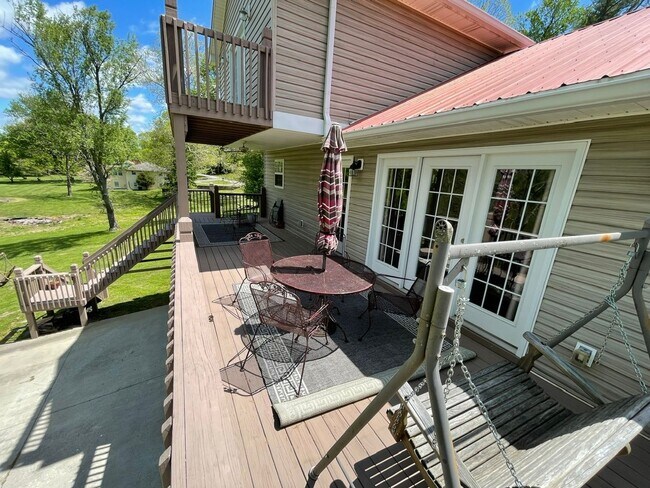Building Photo - Beautiful Shelbyville Lake House